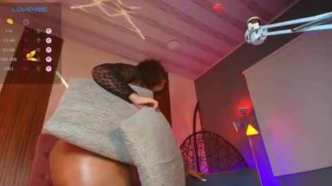 Snapshot of rihanna_rose chatting on 10.17.25 Riha  online show from 10.17.25