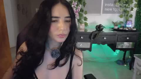 Independent model online show from 07.28.26