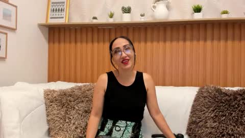 Snapshot of riley_reid_milf chatting on 06.11.26 Oriana online show from 06.11.26