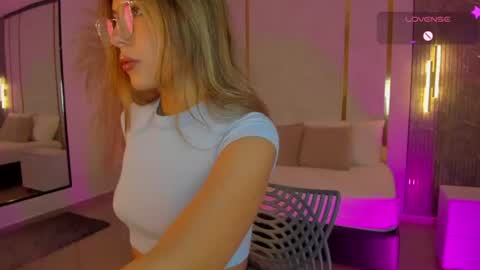 Riley Sierra online show from 08.04.26