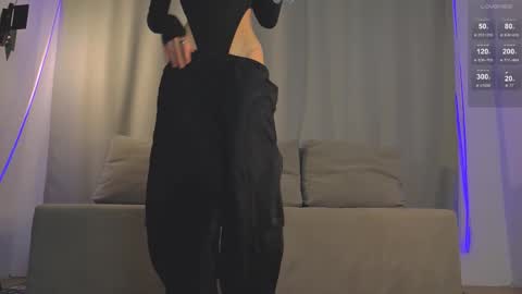 Snapshot of rinacain chatting on 10.27.25 RINA online show from 10.27.25