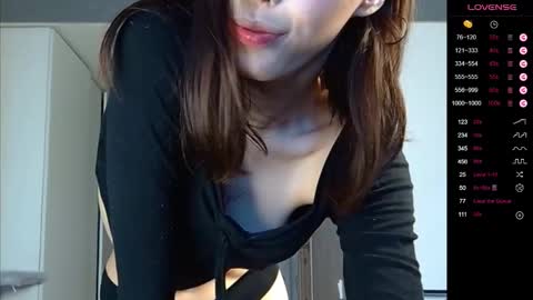 Snapshot of rinaray chatting on 10.22.25 Rina online show from 10.22.25