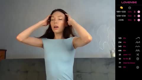 Snapshot of rinaray chatting on 10.23.25 Rina online show from 10.23.25