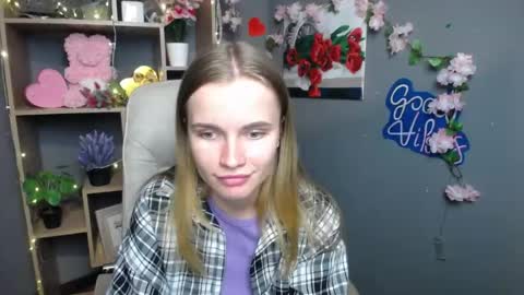 Snapshot of ritakiskis chatting on 05.27.26 ritakiskis online show from 05.27.26