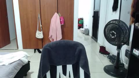 PeachSalinger online show from 09.15.25