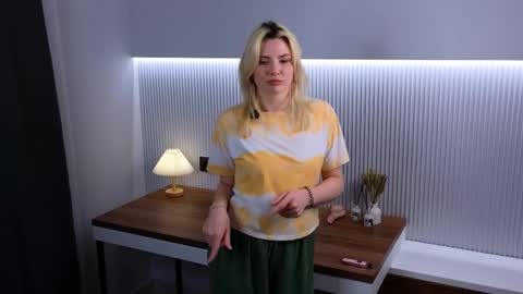 Sarah. online show from 03.23.26