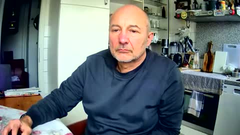 Snapshot of roadrunnerger chatting on 11.05.25 roadrunnerger online show from 11.05.25