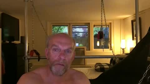 Snapshot of robbertnl chatting on 04.28.26 robbertnl online show from 04.28.26