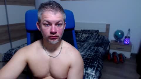 Snapshot of robbyshawz chatting on 11.11.25 robbyshawz online show from 11.11.25