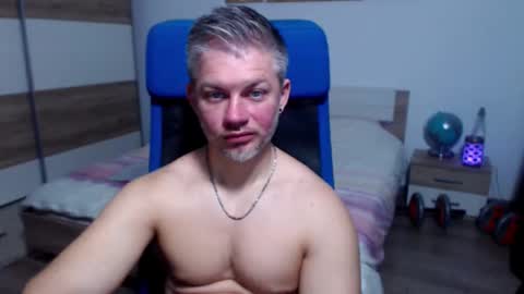 Snapshot of robbyshawz chatting on 11.14.25 robbyshawz online show from 11.14.25