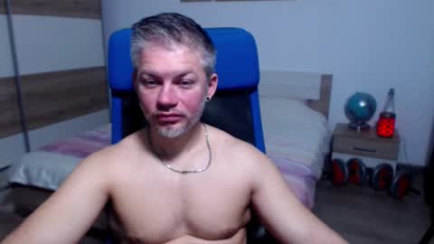 Snapshot of robbyshawz chatting on 11.24.25 robbyshawz online show from 11.24.25