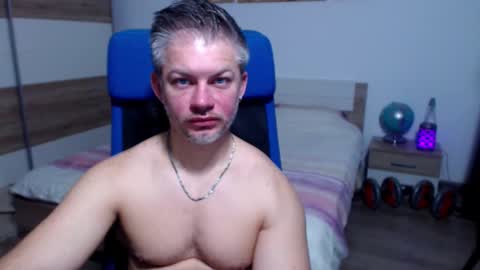 Snapshot of robbyshawz chatting on 12.03.25 robbyshawz online show from 12.03.25