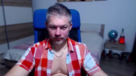 Snapshot of robbyshawz chatting on 12.17.25 robbyshawz online show from 12.17.25