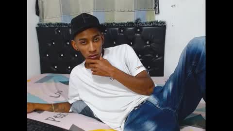 Snapshot of roberthycami2123 chatting on 12.04.25 roberthycami2123 online show from 12.04.25