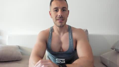 Snapshot of roberto4ever chatting on 05.19.26 roberto4ever online show from 05.19.26