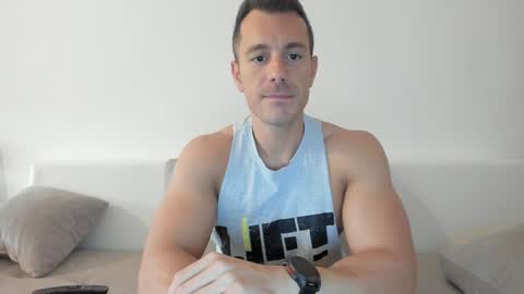 Snapshot of roberto4ever chatting on 05.28.26 roberto4ever online show from 05.28.26