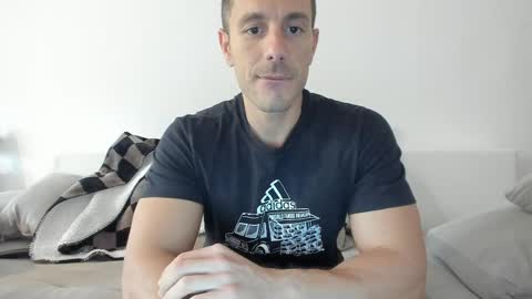 Snapshot of roberto4ever chatting on 05.28.26 roberto4ever online show from 05.28.26