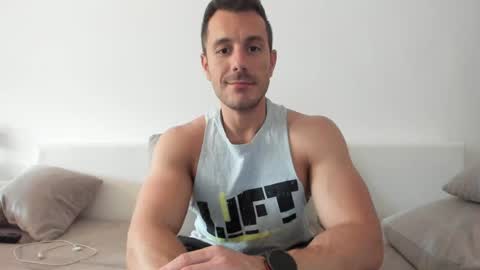 Snapshot of roberto4ever chatting on 06.01.26 roberto4ever online show from 06.01.26
