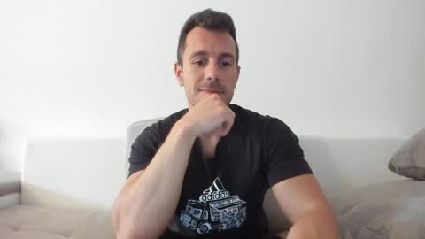 Snapshot of roberto4ever chatting on 06.04.26 roberto4ever online show from 06.04.26