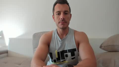 Snapshot of roberto4ever chatting on 06.05.26 roberto4ever online show from 06.05.26