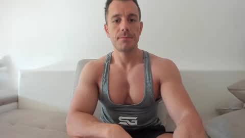 Snapshot of roberto4ever chatting on 06.14.26 roberto4ever online show from 06.14.26