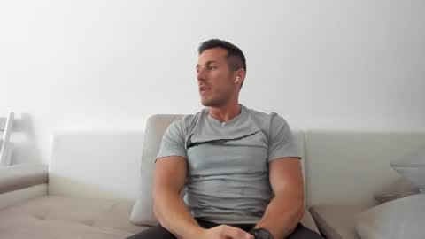 Snapshot of roberto4ever chatting on 06.16.26 roberto4ever online show from 06.16.26