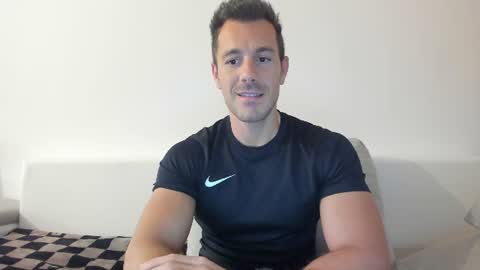 Snapshot of roberto4ever chatting on 06.23.26 roberto4ever online show from 06.23.26
