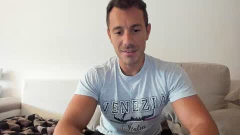 Snapshot of roberto4ever chatting on 07.07.26 roberto4ever online show from 07.07.26