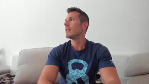 Snapshot of roberto4ever chatting on 08.05.26 roberto4ever online show from 08.05.26