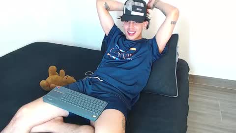 Snapshot of robisson_zack chatting on 09.30.25 Robisson Zack online show from 09.30.25