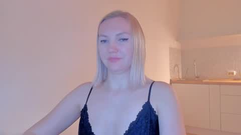 Snapshot of rock__baby chatting on 01.28.25 rock__baby online show from 01.28.25