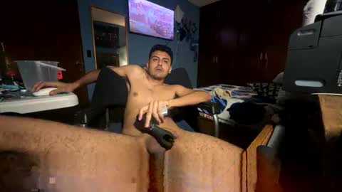 Snapshot of rockdrigo31 chatting on 11.18.25 rockdrigo31 online show from 11.18.25