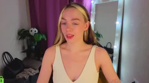 Snapshot of rockett_bunny chatting on 06.23.26 Rockett online show from 06.23.26