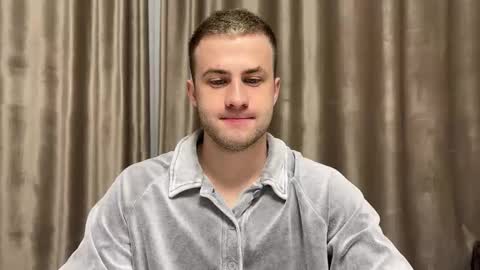 Snapshot of rodrigoveira chatting on 09.11.25 Rodrigo online show from 09.11.25