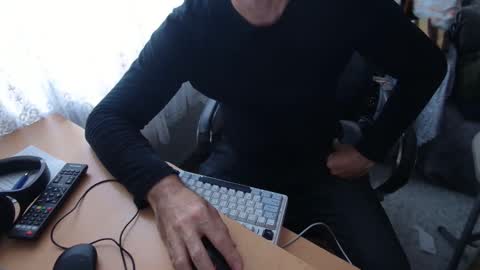 Snapshot of rokettttt chatting on 11.22.25 rokettttt online show from 11.22.25