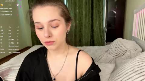 Snapshot of rolandaslatten chatting on 02.12.26 Mia online show from 02.12.26