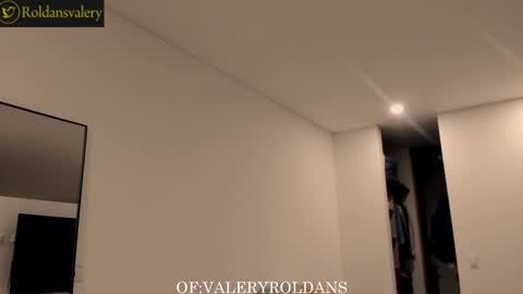 Snapshot of roldansvalery chatting on 01.12.25 Valery Roldans online show from 01.12.25