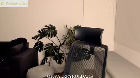 Snapshot of roldansvalery chatting on 02.27.25 Valery Roldans online show from 02.27.25