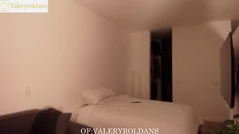 Snapshot of roldansvalery chatting on 01.10.26 Valery Roldans online show from 01.10.26