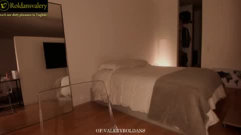 Snapshot of roldansvalery chatting on 04.23.26 Valery Roldans online show from 04.23.26
