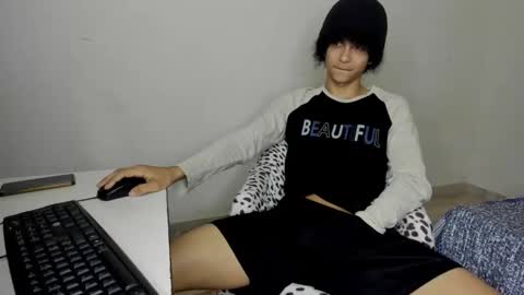 Snapshot of rolling_05 chatting on 11.20.25 rolling_05 online show from 11.20.25