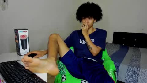 Snapshot of rolling_05 chatting on 11.28.25 rolling_05 online show from 11.28.25