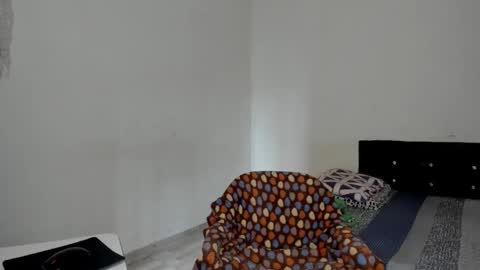 Snapshot of rolling_05 chatting on 12.02.25 rolling_05 online show from 12.02.25