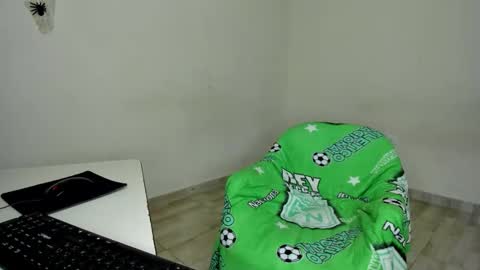 Snapshot of rolling_05 chatting on 12.15.25 rolling_05 online show from 12.15.25