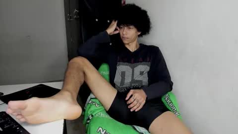 Snapshot of rolling_05 chatting on 12.16.25 rolling_05 online show from 12.16.25