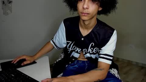 Snapshot of rolling_05 chatting on 01.15.26 rolling_05 online show from 01.15.26