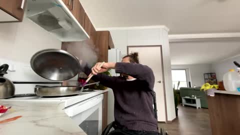 Snapshot of rollinintheweeds chatting on 02.16.25 Rollinintheweeds online show from 02.16.25