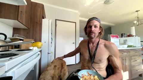 Snapshot of rollinintheweeds chatting on 09.16.25 Rollinintheweeds online show from 09.16.25