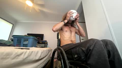 Snapshot of rollinintheweeds chatting on 10.01.25 Rollinintheweeds online show from 10.01.25