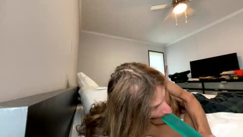 Snapshot of rollinintheweeds chatting on 10.08.25 Rollinintheweeds online show from 10.08.25